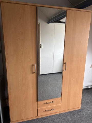 Kast met spiegel en lades - Gratis af te halen