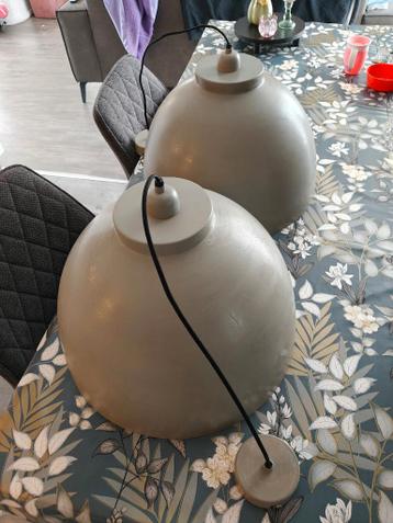 Gratis afhalen 2 hanglampen