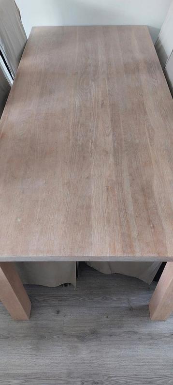 Gratis  eetkamer  tafel  met 6 stoelen +hoezen