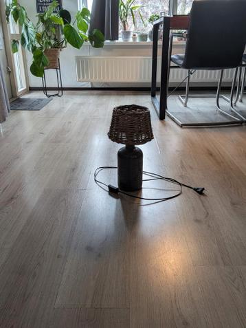 Gratis tafellamp, werkt nog naar behoren