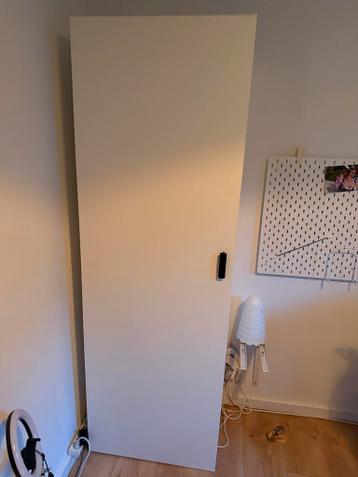 Gratis af te halen!! Witte kast met zwarte greep