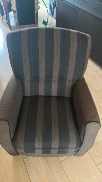 Comfortabele fauteuil met gestreepte bekleding