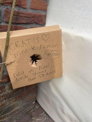 Gratis bed frame 140x200 - Jeremiestraat 22