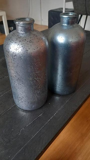 2 gratis zilveren vazen