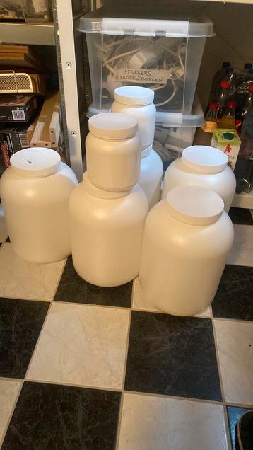 5 witte potten 6/8 liter en 2 kleine 1,25 liter
