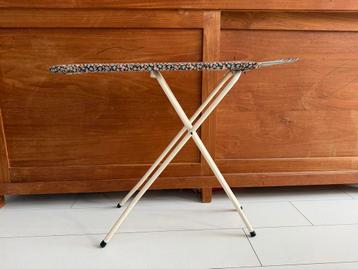 Gratis: Kinder strijkplank met bloemenprint