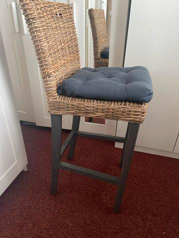 Gratis Rotan barkruk met kussen