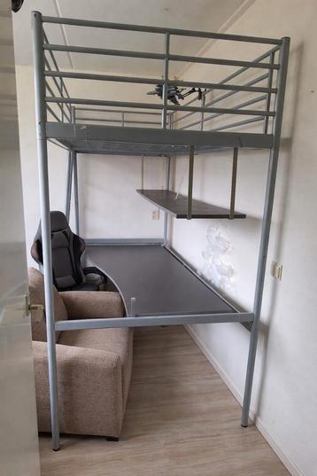 Hoogslaper incl bureau Ikea. Gratis. Evt oud ijzer