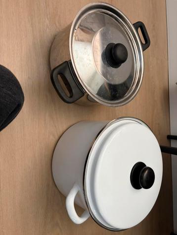 Gratis ophalen: twee kookpannen (groot)
