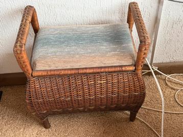 GRATIS Poefje/ hockertje