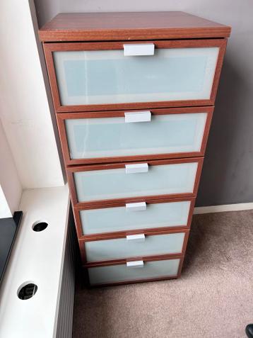 IKEA ladekast met 6 lades en melkglas fronten
