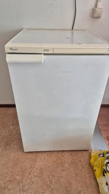 Gratis Whirlpool tafelmodel koelkast, werkt goed!