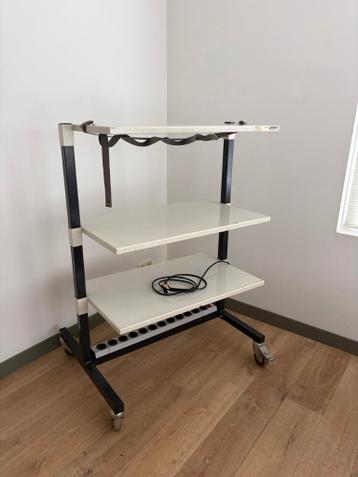 Apparatuur trolley met verstelbare planken