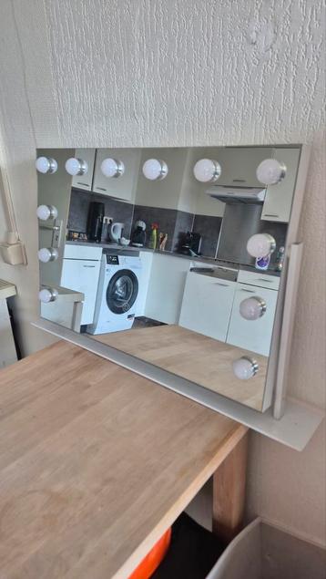 Gratis spiegel met verlichting (ballen)