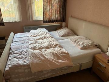 Gratis 2-persoons bed met verstelbare bodems