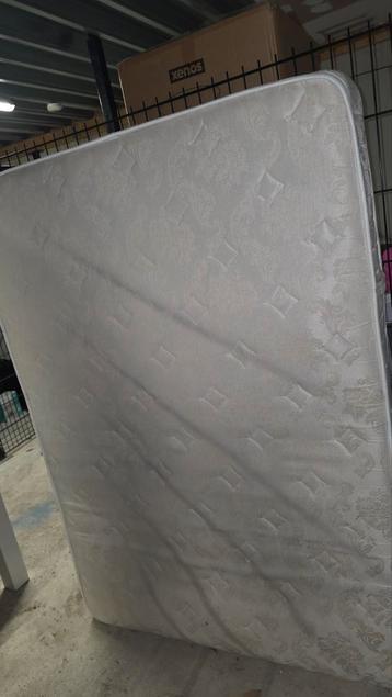 Gebruikt springmatras met gravures, 140x200cm