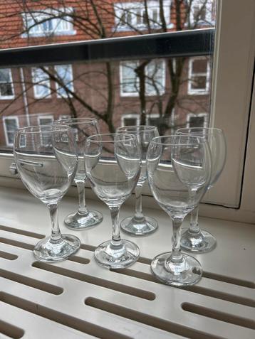 Gratis wijnglazen - 4 voor wit 2 voor rood