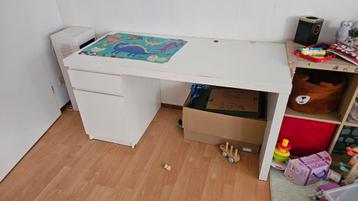 Bureau met ladeblok - gratis af te halen