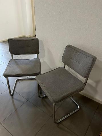 Vier grijze eetkamerstoelen – gratis af te halen