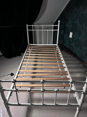 1 persoons bed (gratis af te halen)