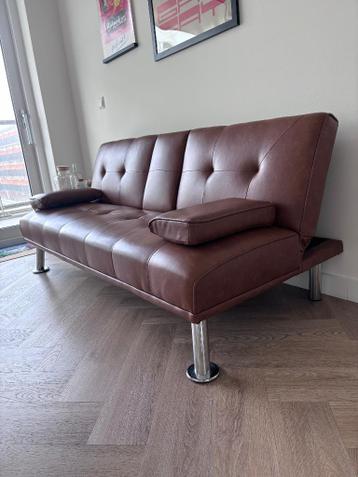 Slaapbank met bruine leerlook