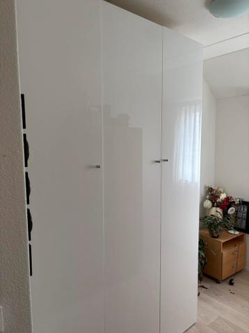 Twee kledingkasten gratis af te halen in ZONDAG 15 MAART