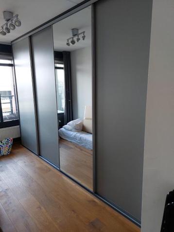 Op maat gemaakte inbouwkast, gratis af te halen.