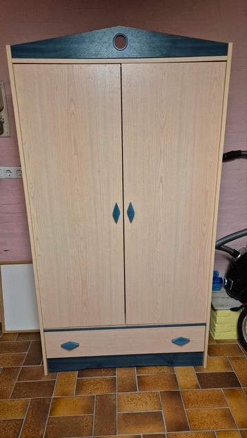 2x 2-deurs kledingkast met hang- en leggedeelte