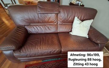 Lederen bank en fauteuil in goede staat. Gratis ophalen