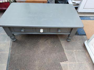 Gratis tafeltje met lades