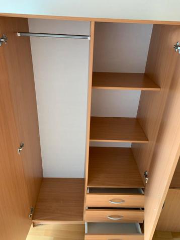 Gratis: Garderobekast met 2 deuren, 3 laden en opzetkast