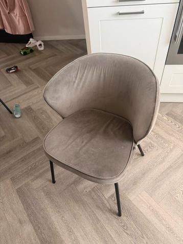 Gratis: 6 eettafel stoelen (vandaag op te halen)