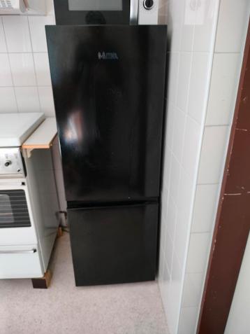 Koelkast met vriesvak. Koel vries combinatie. JULI 2025