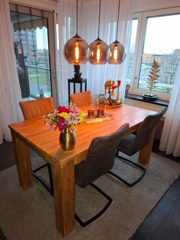 Eettafel en salontafel