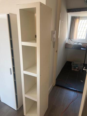 Smalle witte kast met open vakken - 190x35x38 cm