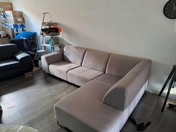 Gratis: Grote zwarte stoel en grijze hoekbank (2 delen)