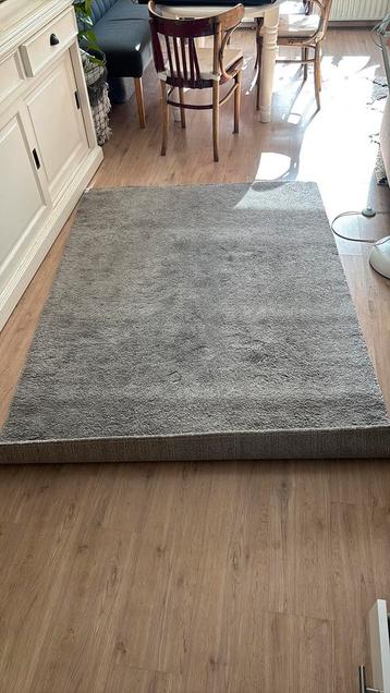 Vloerkleed grijs 133x195 cm gratis op te halen