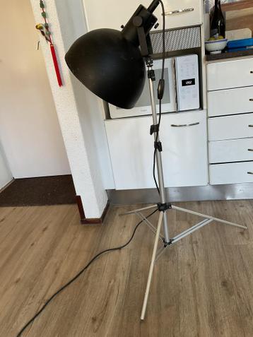 Grote in hoogte verstelbare lamp, kap richtbaar