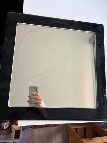 Spiegel met zwarte lijst