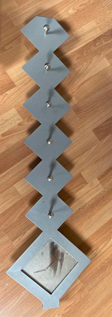 Moderne wandkapstok met 6 haken en spiegel