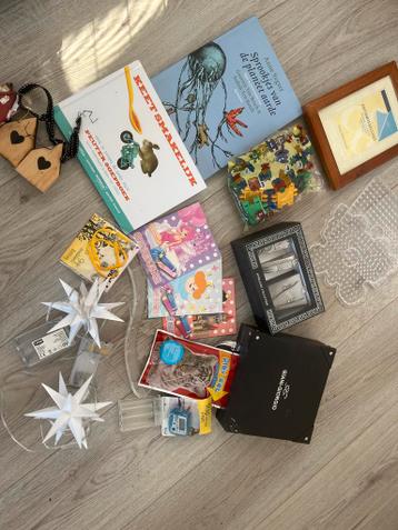 Rommelmarkt spulletjes: Sieraden, Boeken, Fotolijst, Strijkk