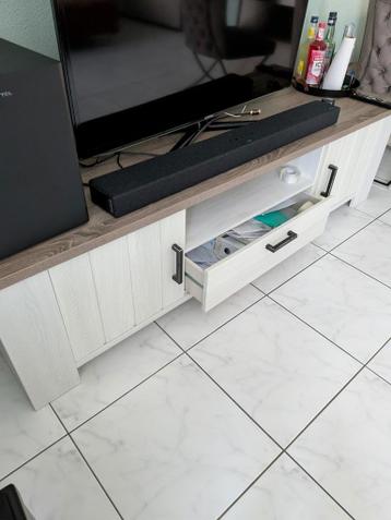 Gratis tv meubel lees advertentie !