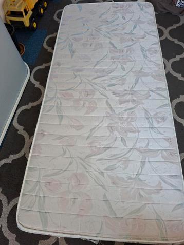 Een persoonsbed 90×200