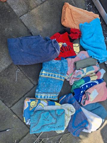 2 vuilniszakken met oude badlakens