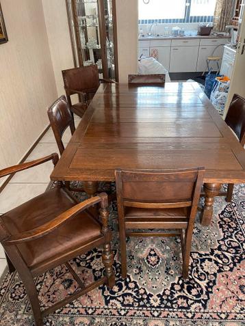 Antiek dressoir en grote eettafel met 6 stoelen