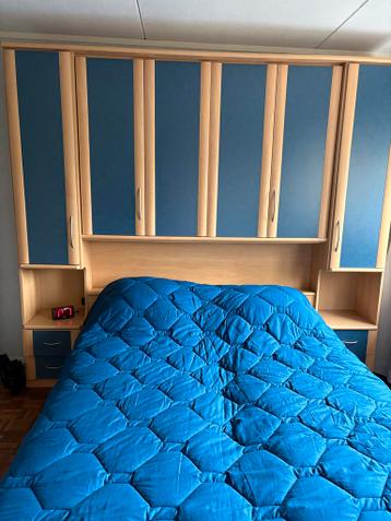 Tweepersoonsbed 160x200 met ombouw, kast en kaptafel