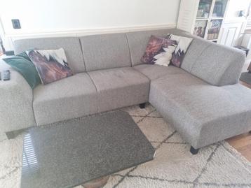 GRATIS hoekbank rechts met hocker