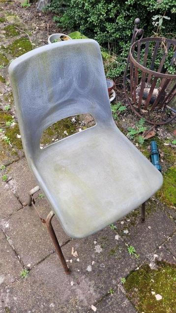 Stapelbare stoelen voor buiten NU OP TE HALEN!