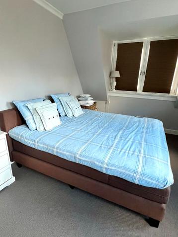GRATIS - boxspring / tweepersoonsbed 180x210, bruin