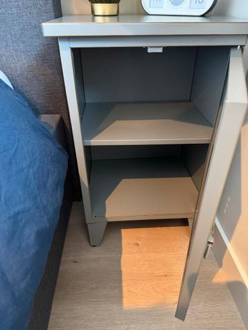 Modern grijs/blauw nachtkastje met opbergruimte